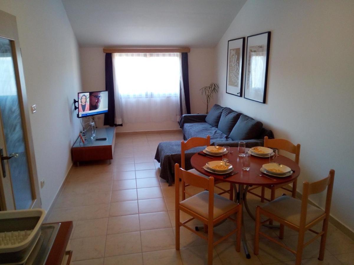 Apartman Adriatic พูลา ภายนอก รูปภาพ