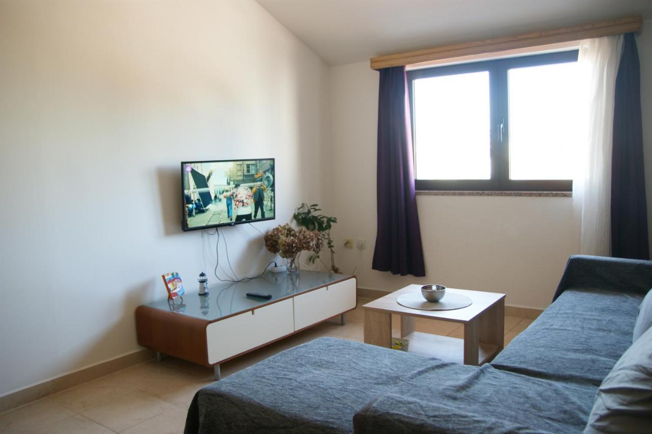 Apartman Adriatic พูลา ภายนอก รูปภาพ